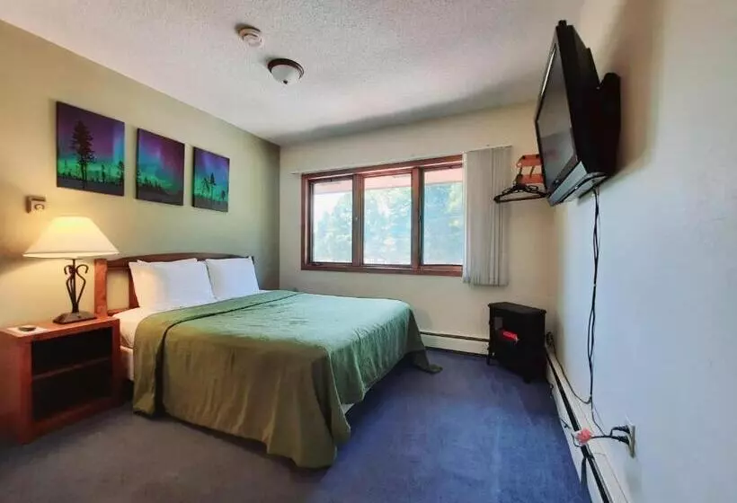 هتل North Ironwood Acres Black River Lodge