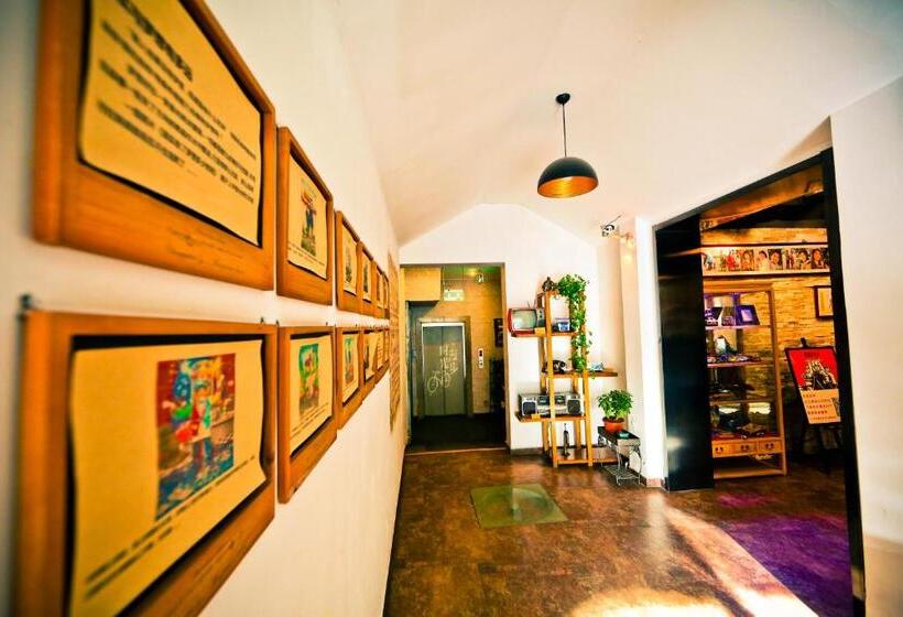 Time Traveller Hotel Near Beijing Yonghe Lama Temple, Ghost Street, Beihai Park, Jingshan Park, Dru