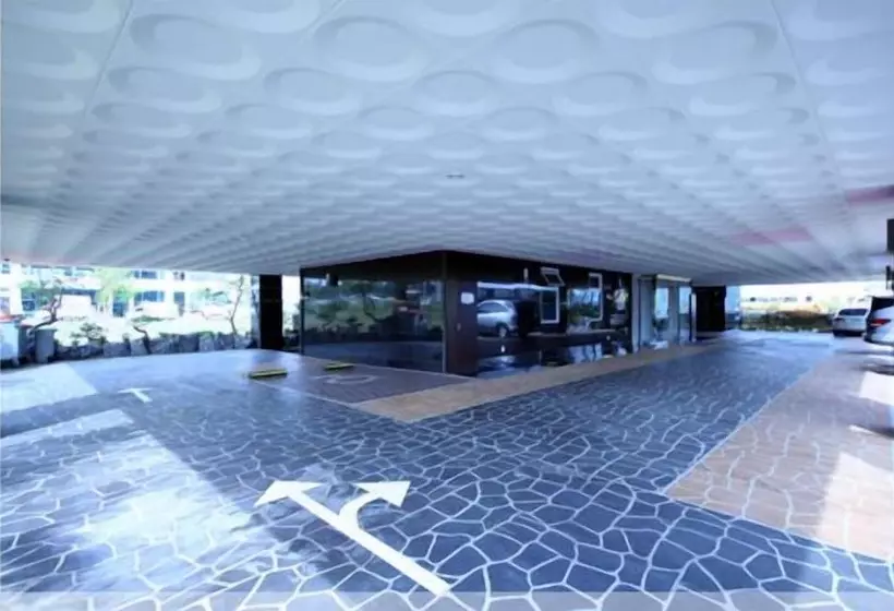 בית מלון כפרי World Tourist