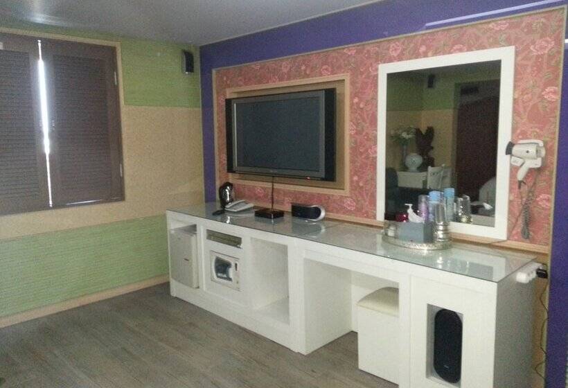 فندق World Tourist