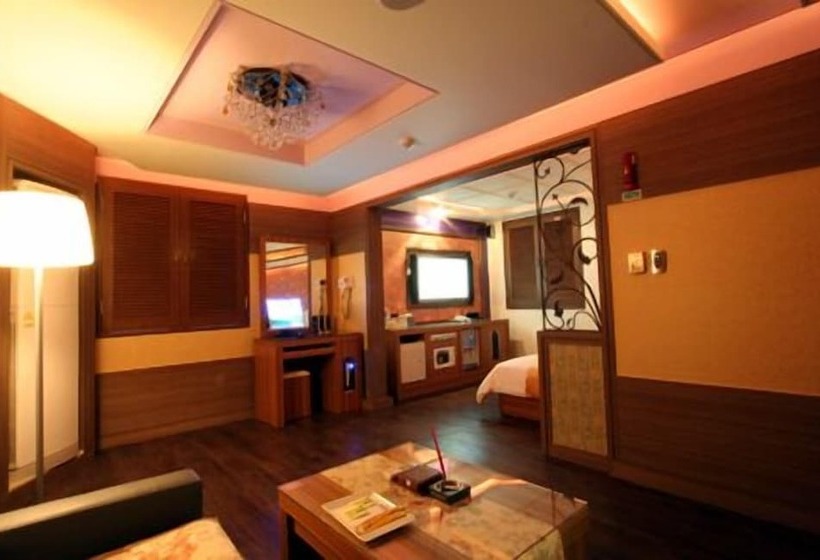 فندق World Tourist