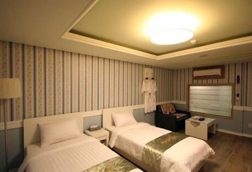 فندق World Tourist