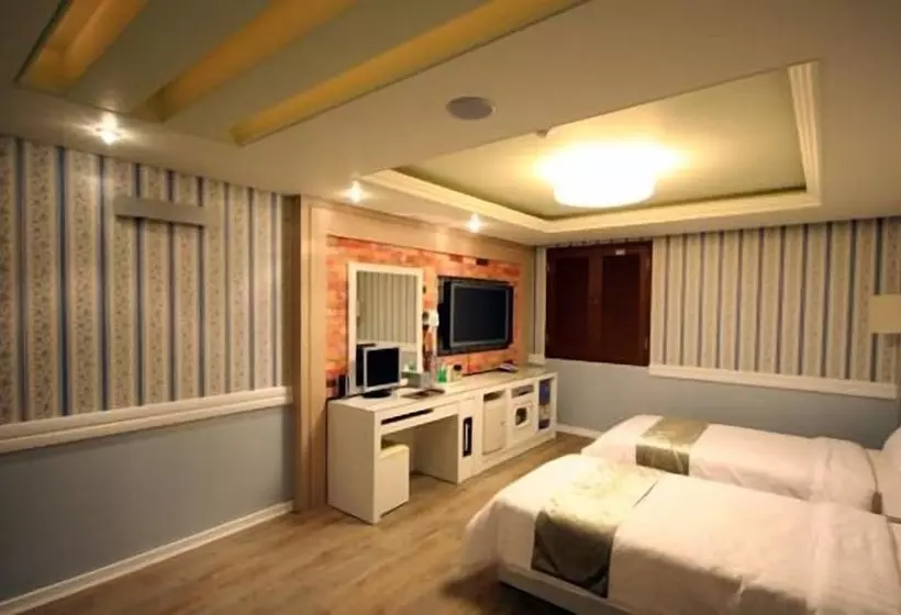 בית מלון כפרי World Tourist