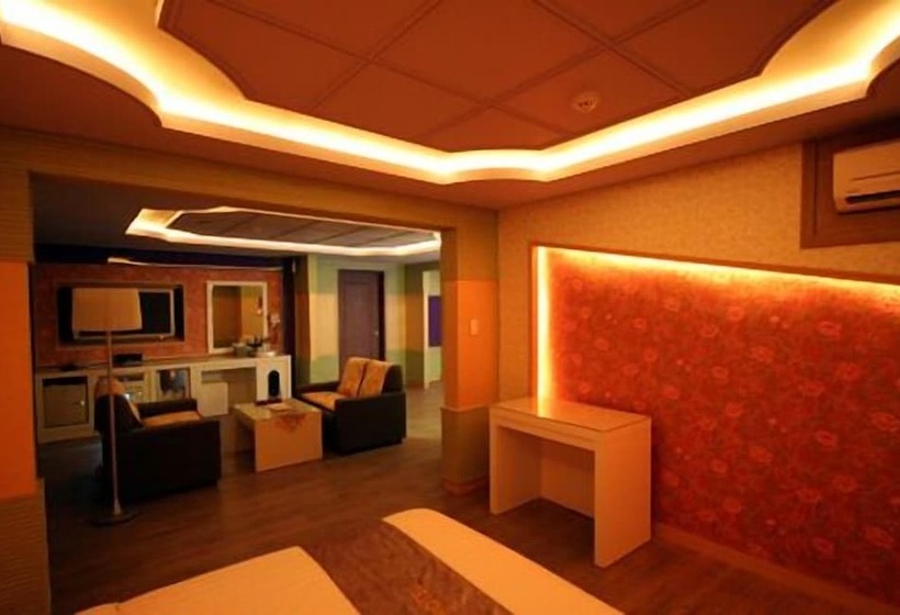 فندق World Tourist