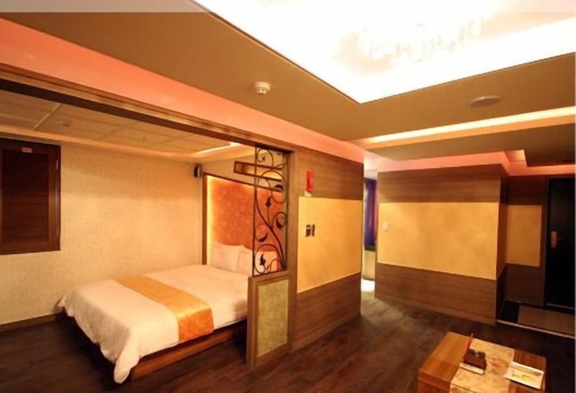 فندق World Tourist