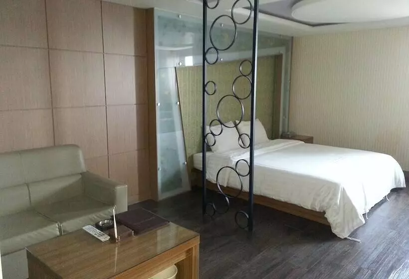 בית מלון כפרי World Tourist