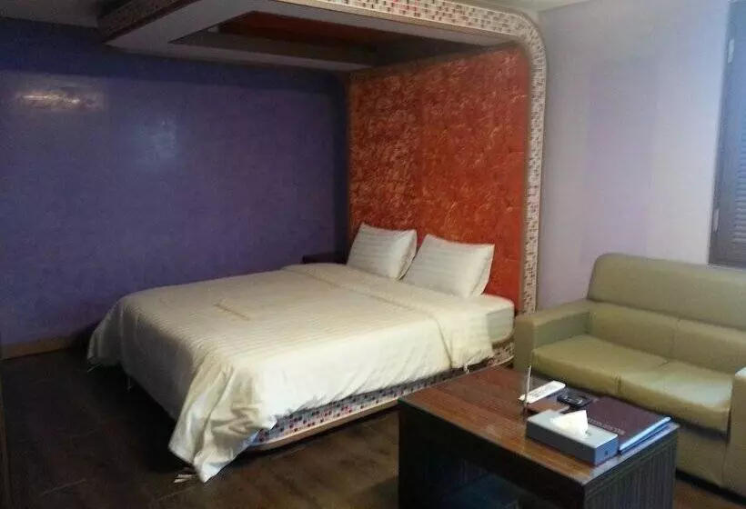 בית מלון כפרי World Tourist