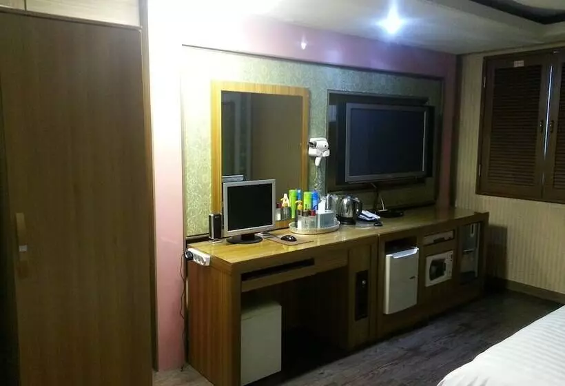 בית מלון כפרי World Tourist