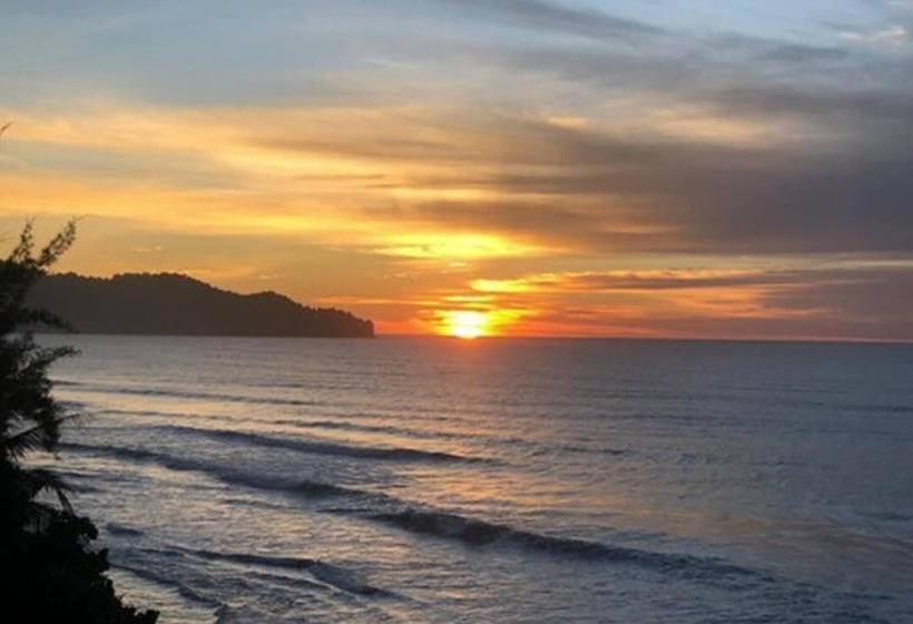 منتجع Borneo Beach Villas