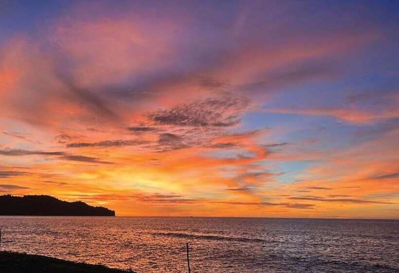 منتجع Borneo Beach Villas