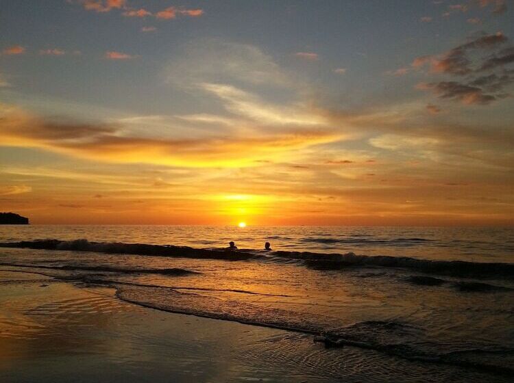 منتجع Borneo Beach Villas