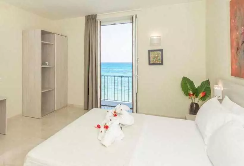 住宿加早餐  Central Gallery Rooms Palazzo D Ali  Staiti Xix