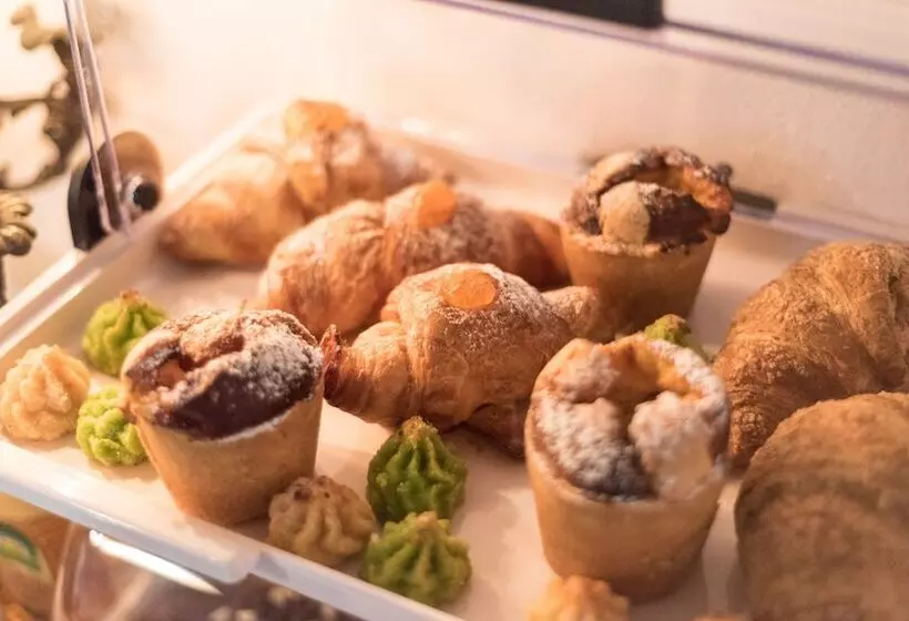 تختخواب و صبحانه Le Teste Di Moro Al Duomo