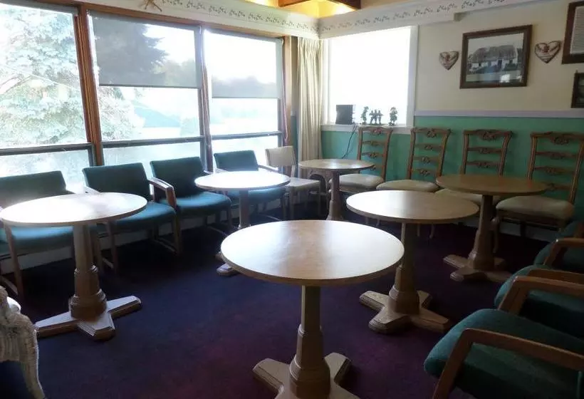 Claddagh Motel & Suites