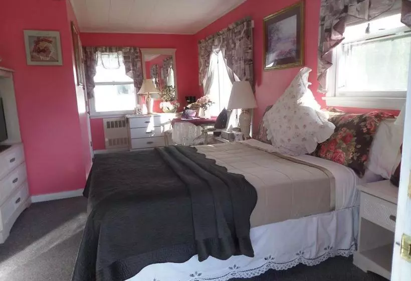 Claddagh Motel & Suites