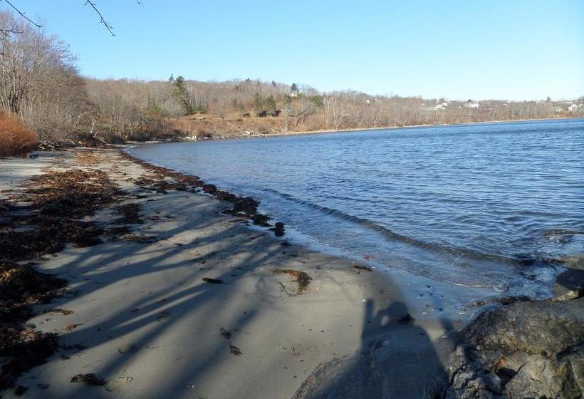 Claddagh Motel & Suites