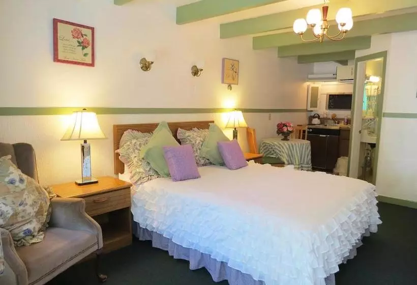 Claddagh Motel & Suites