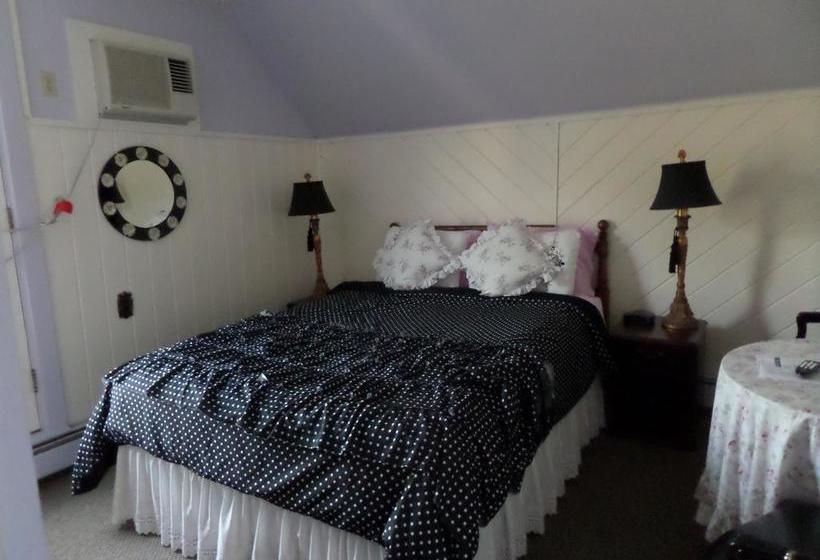 Claddagh Motel & Suites