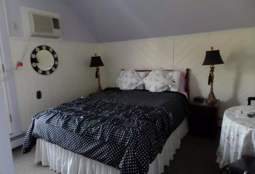 Claddagh Motel & Suites