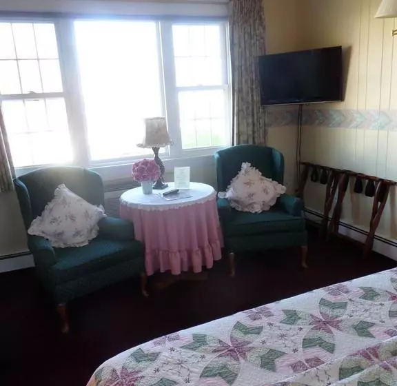 Claddagh Motel & Suites