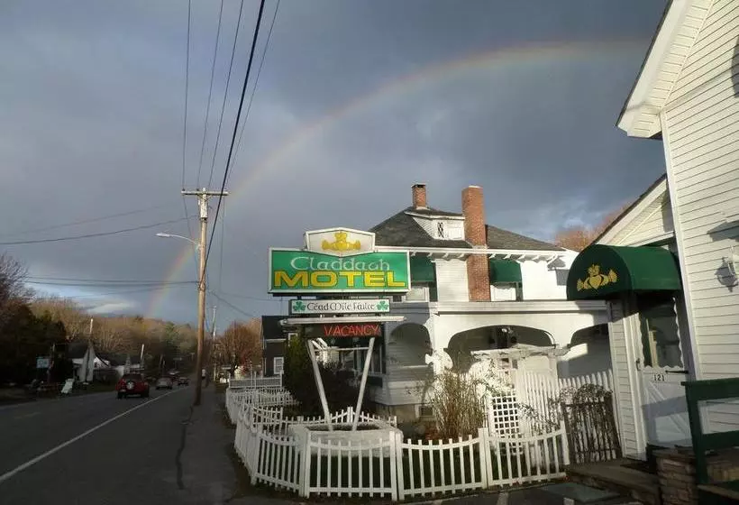 Claddagh Motel & Suites