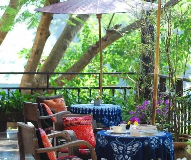 هتل Baantawan Guesthouse Pai