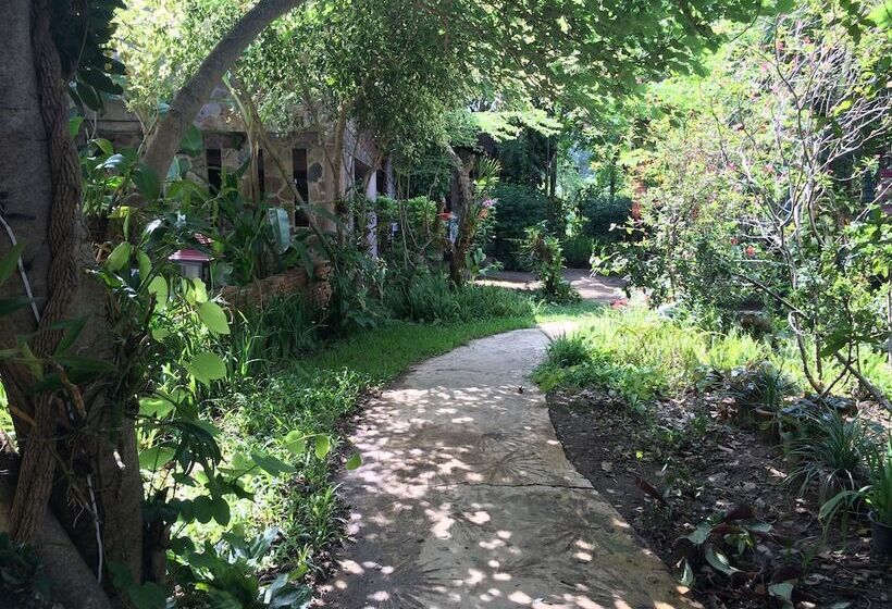 فندق Baantawan Guesthouse Pai