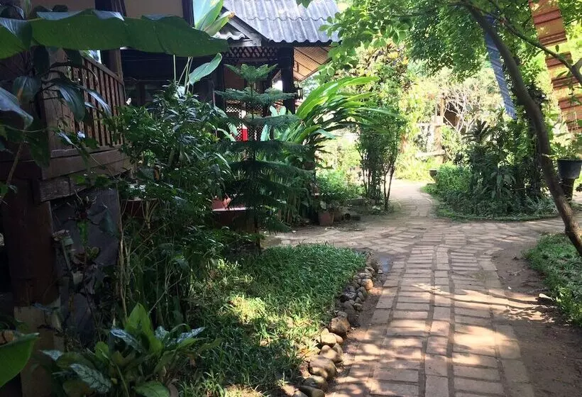 هتل Baantawan Guesthouse Pai