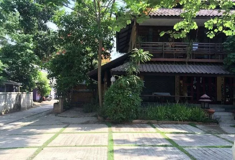 هتل Baantawan Guesthouse Pai