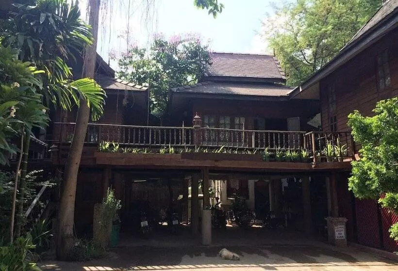 هتل Baantawan Guesthouse Pai