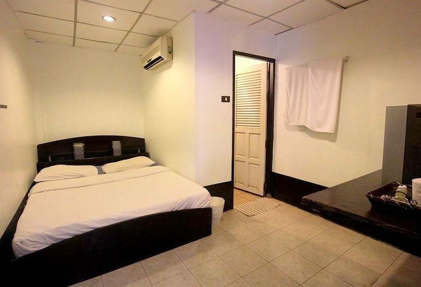 בית מלון כפרי Golden Bee Phi Phi