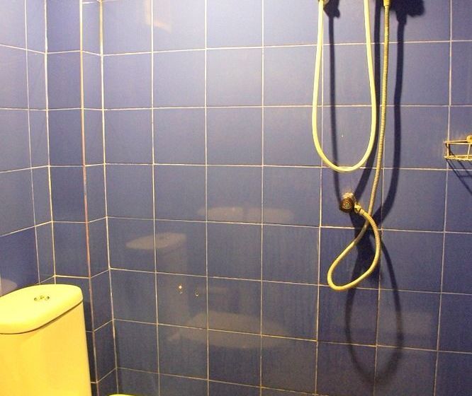 בית מלון כפרי Golden Bee Phi Phi