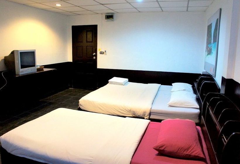 בית מלון כפרי Golden Bee Phi Phi