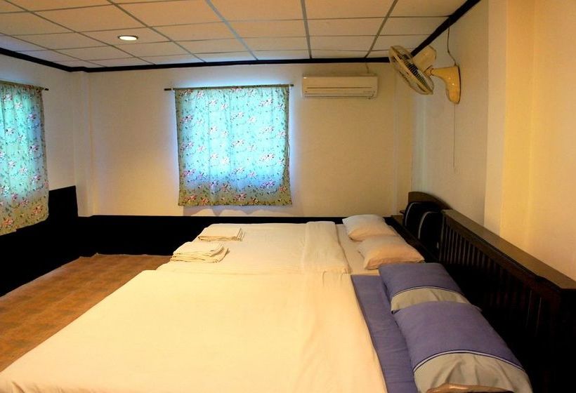 בית מלון כפרי Golden Bee Phi Phi