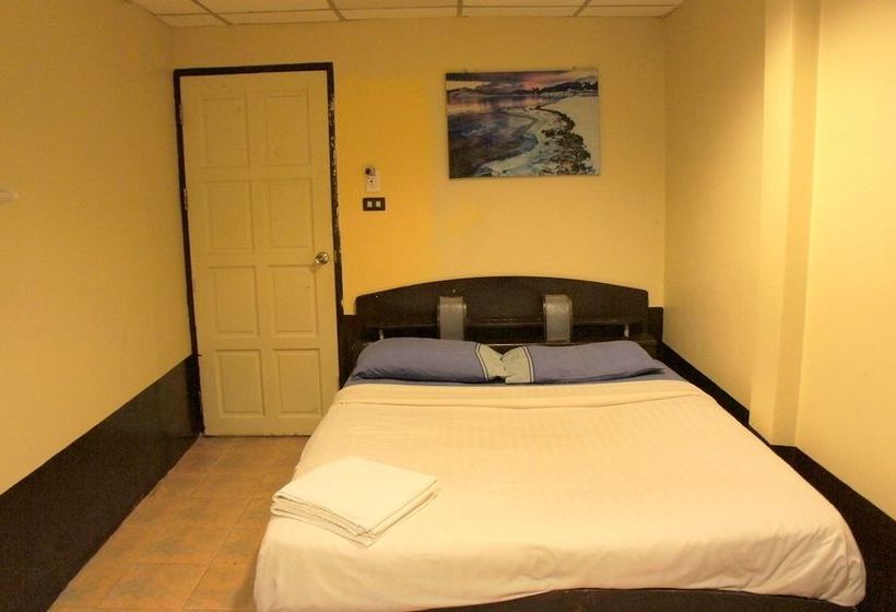 בית מלון כפרי Golden Bee Phi Phi