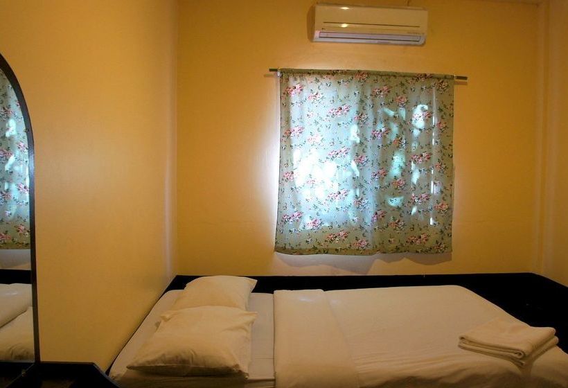 בית מלון כפרי Golden Bee Phi Phi