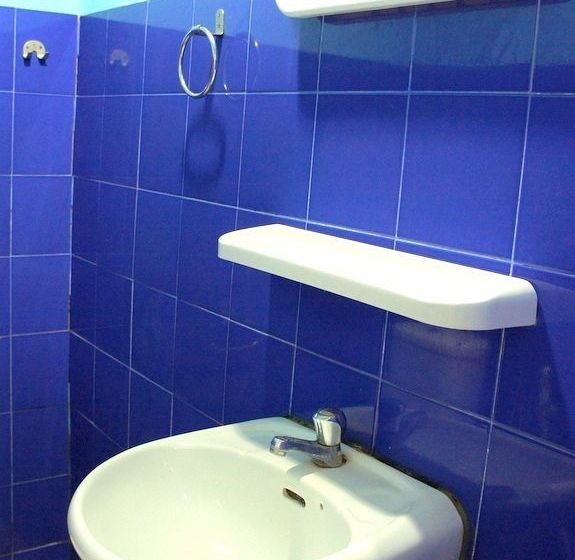 בית מלון כפרי Golden Bee Phi Phi