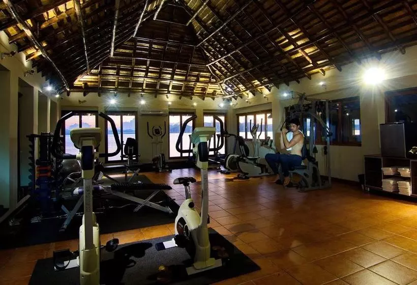 Отель Huma Island Resort & Spa