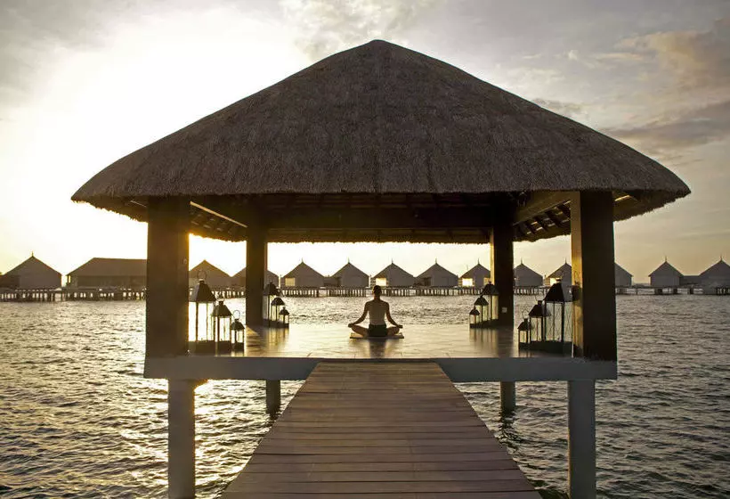 Отель Huma Island Resort & Spa