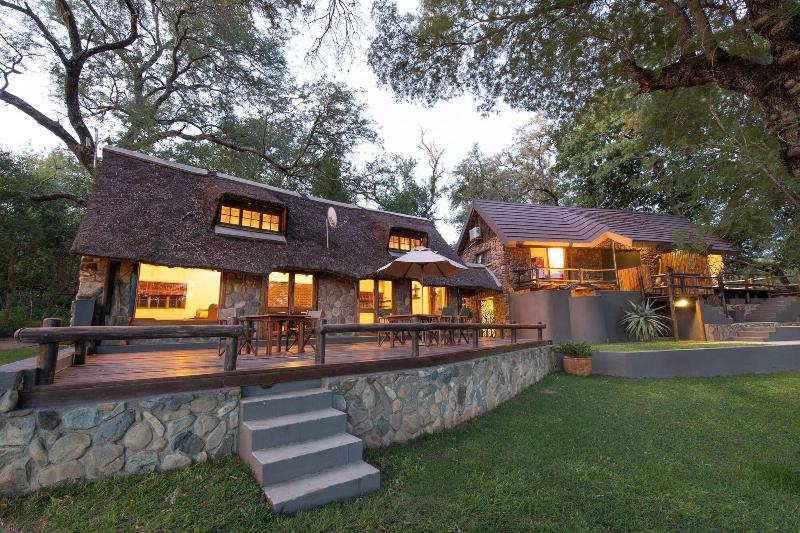 ホテル Indlovu River Lodge