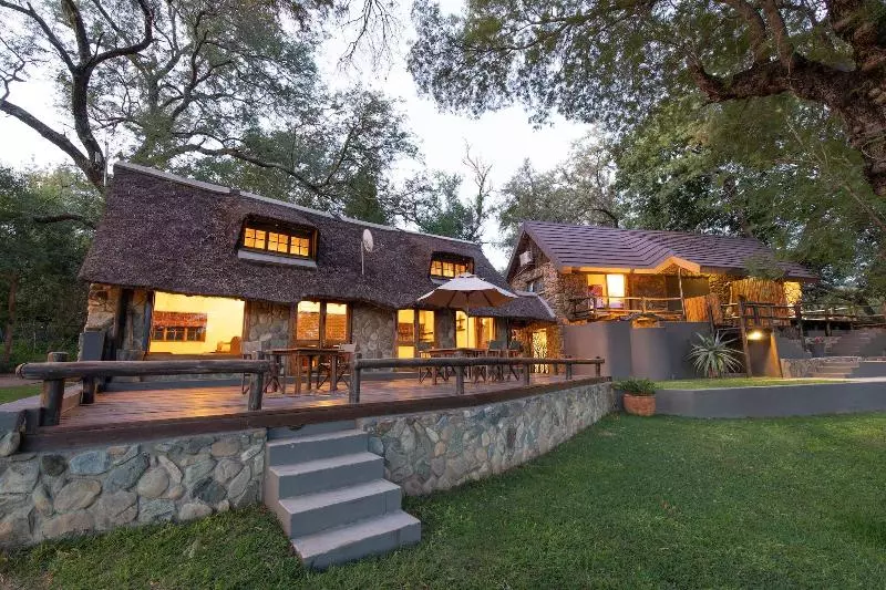 هتل Indlovu River Lodge