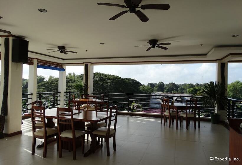 בית מלון כפרי Ipil Suites Puerto Princesa