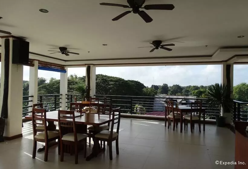 בית מלון כפרי Ipil Suites Puerto Princesa