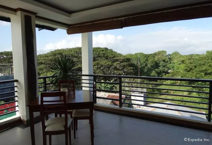 בית מלון כפרי Ipil Suites Puerto Princesa