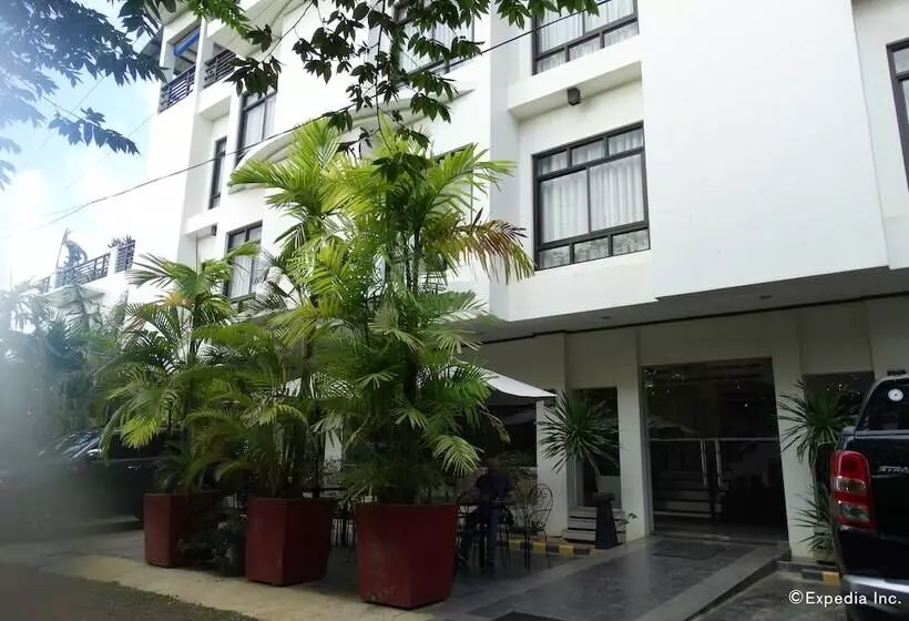 בית מלון כפרי Ipil Suites Puerto Princesa