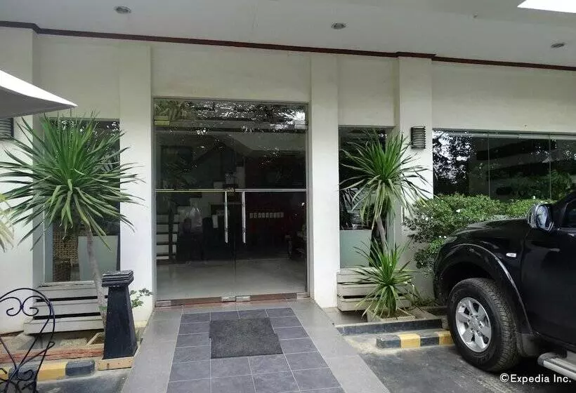 בית מלון כפרי Ipil Suites Puerto Princesa