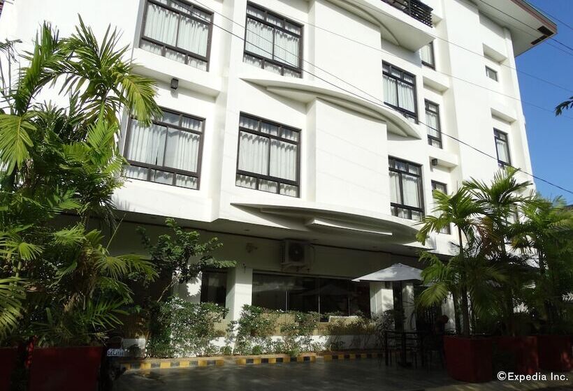 בית מלון כפרי Ipil Suites Puerto Princesa