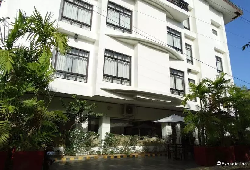 בית מלון כפרי Ipil Suites Puerto Princesa