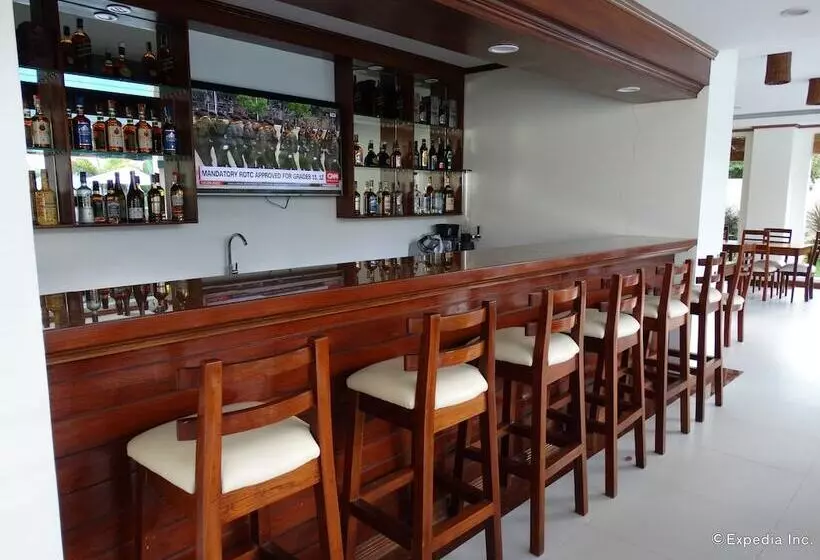 בית מלון כפרי Ipil Suites Puerto Princesa