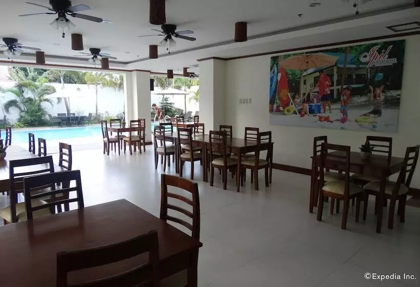 בית מלון כפרי Ipil Suites Puerto Princesa